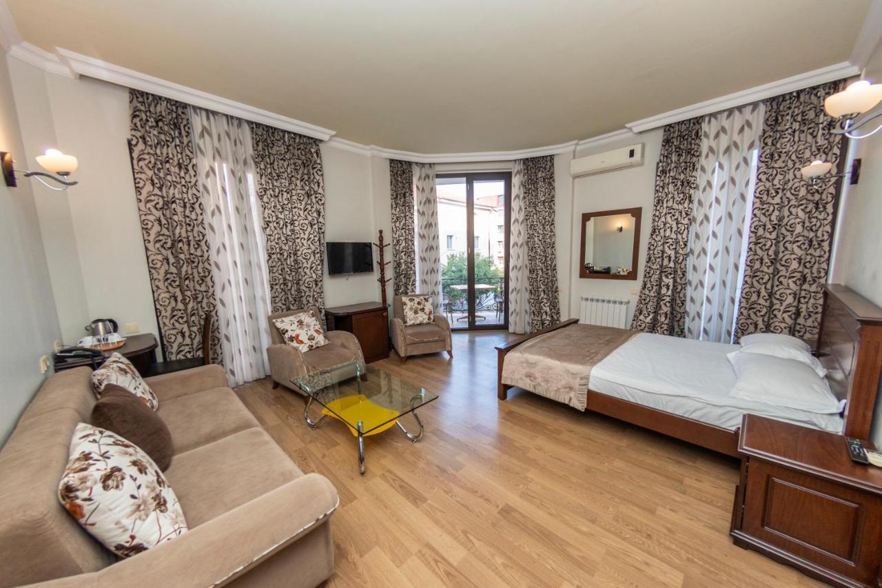 Eiffel Hotel Батумі Екстер'єр фото