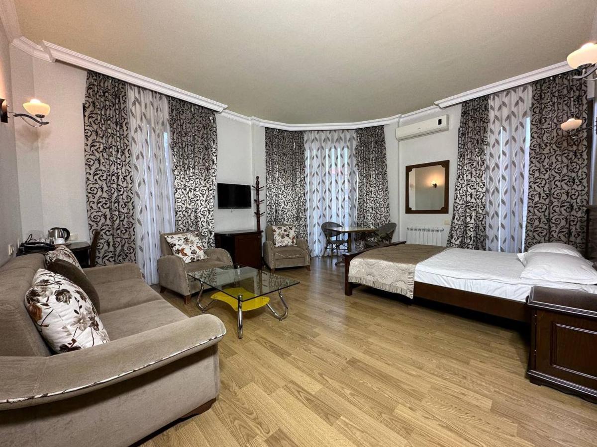 Eiffel Hotel Батумі Екстер'єр фото