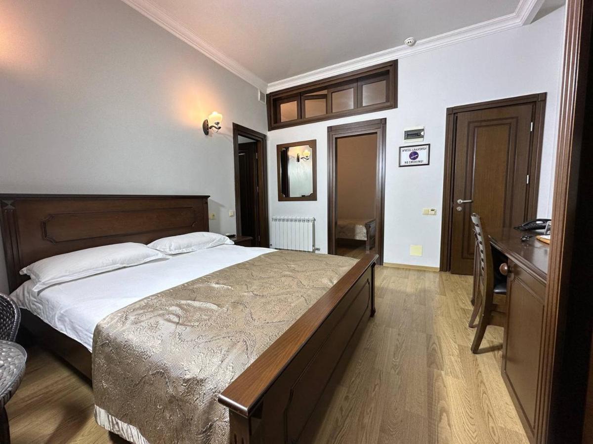 Eiffel Hotel Батумі Екстер'єр фото