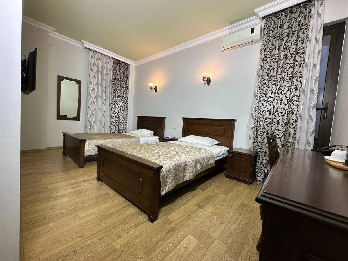 Eiffel Hotel Батумі Екстер'єр фото