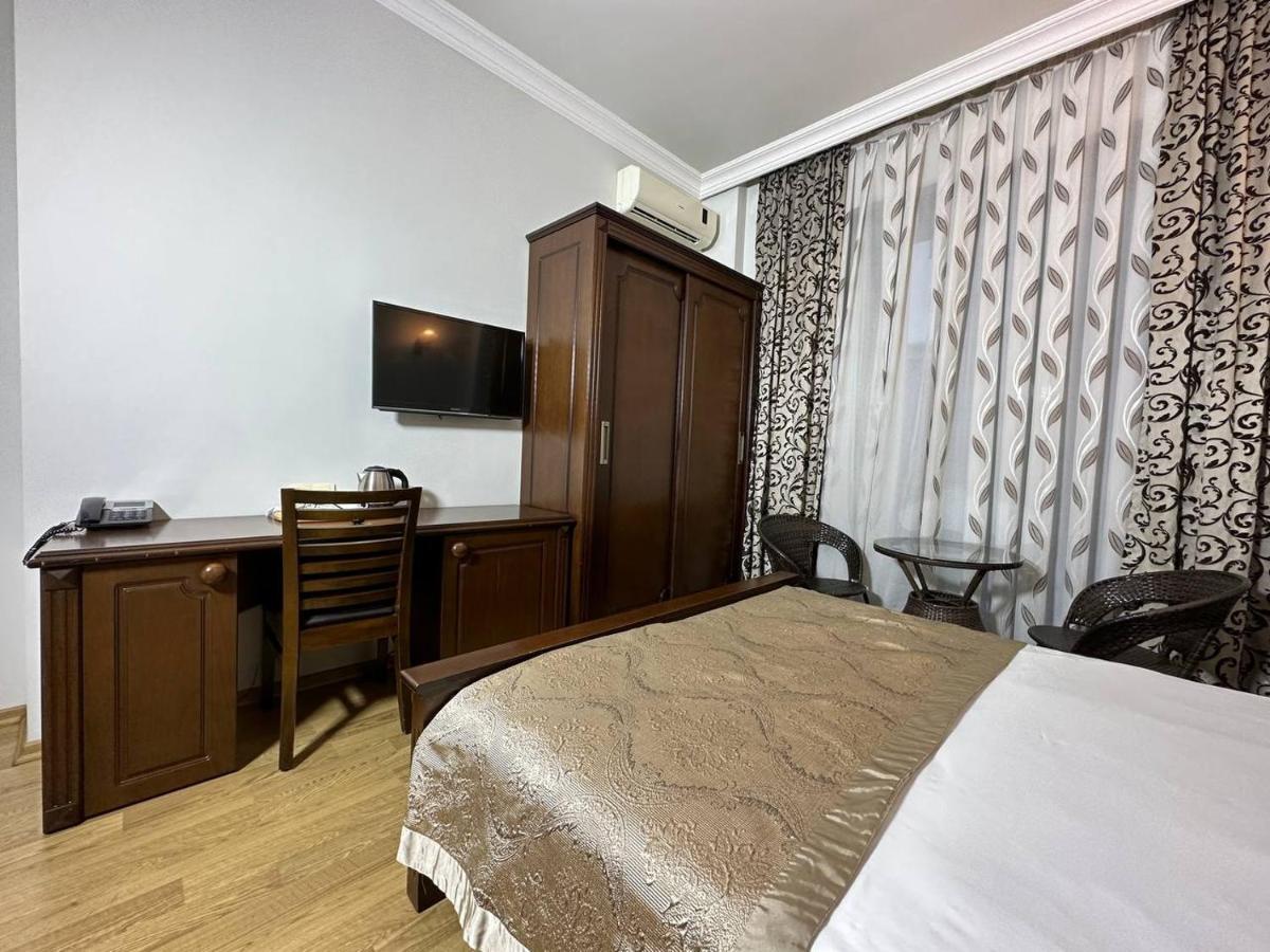 Eiffel Hotel Батумі Екстер'єр фото