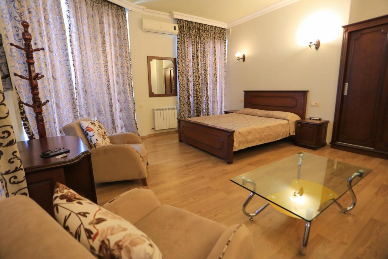Eiffel Hotel Батумі Екстер'єр фото