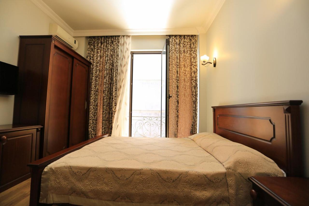 Eiffel Hotel Батумі Екстер'єр фото