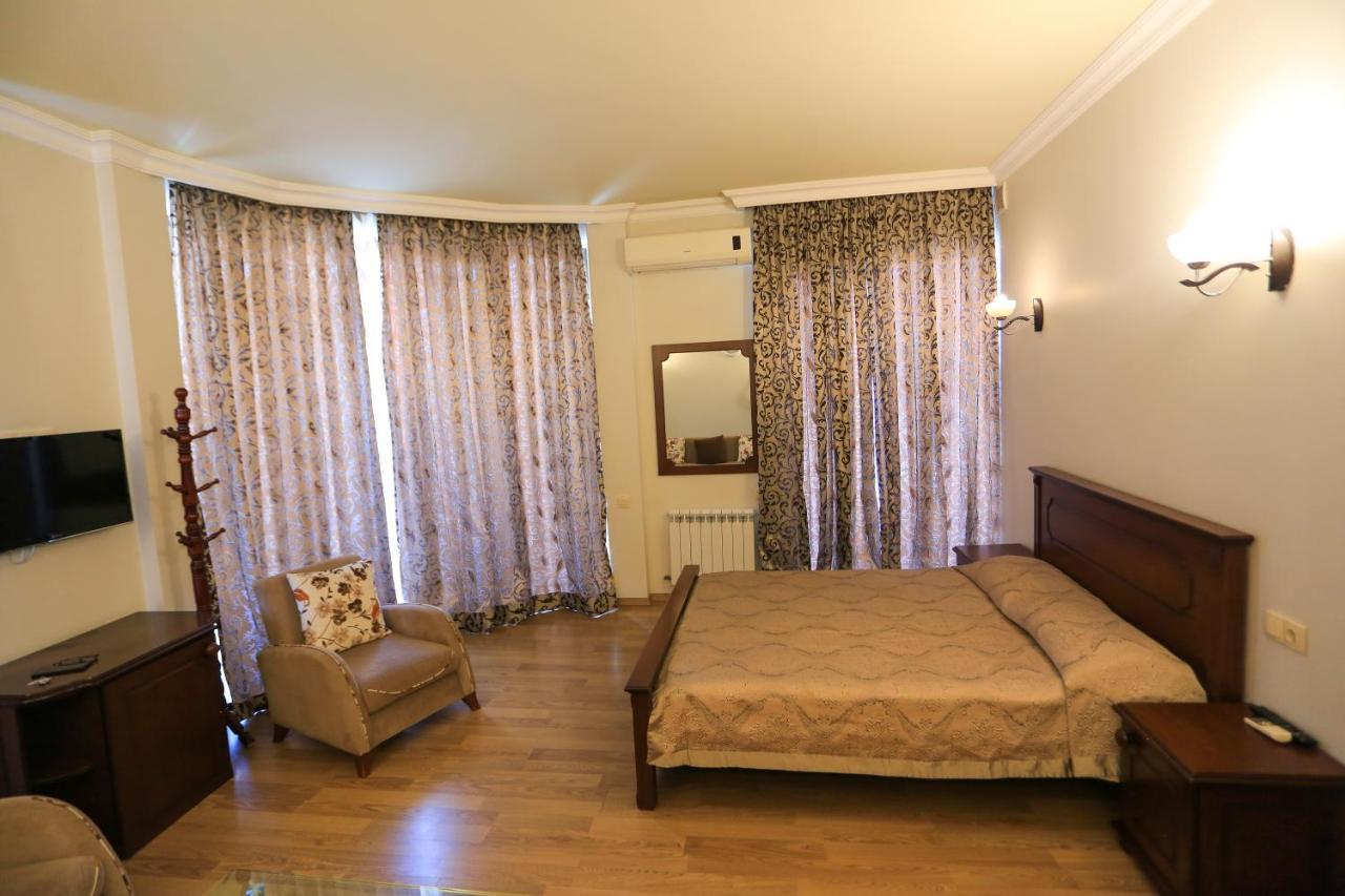 Eiffel Hotel Батумі Екстер'єр фото