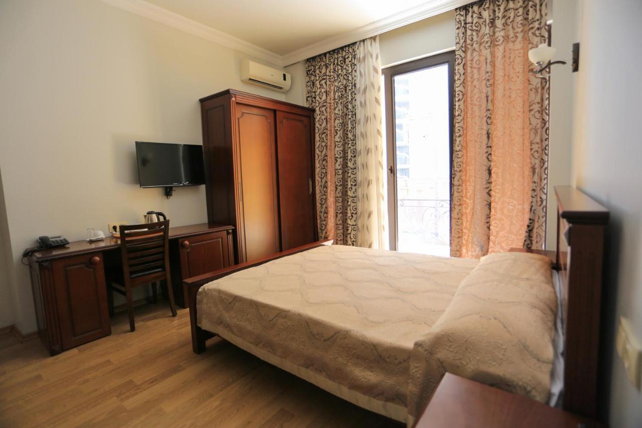 Eiffel Hotel Батумі Екстер'єр фото