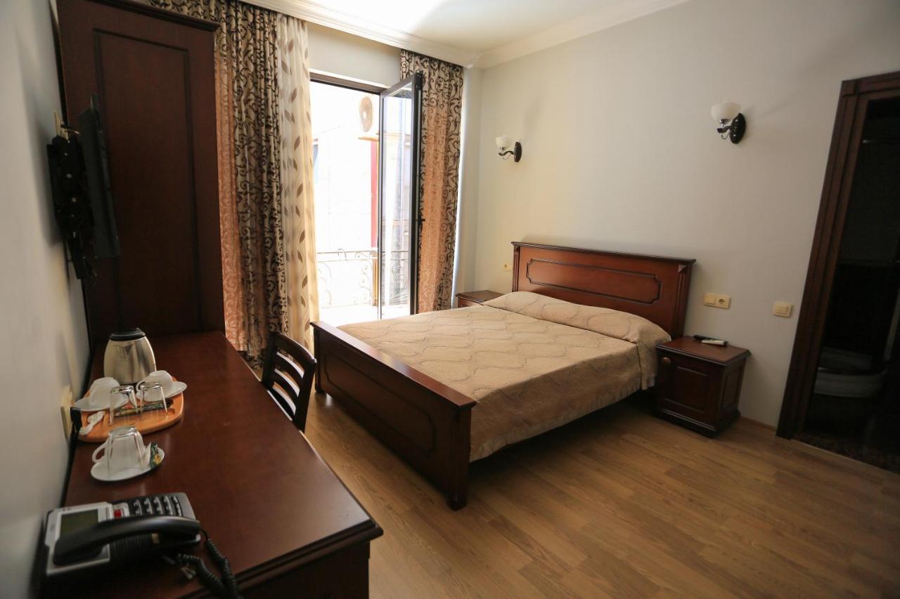 Eiffel Hotel Батумі Екстер'єр фото
