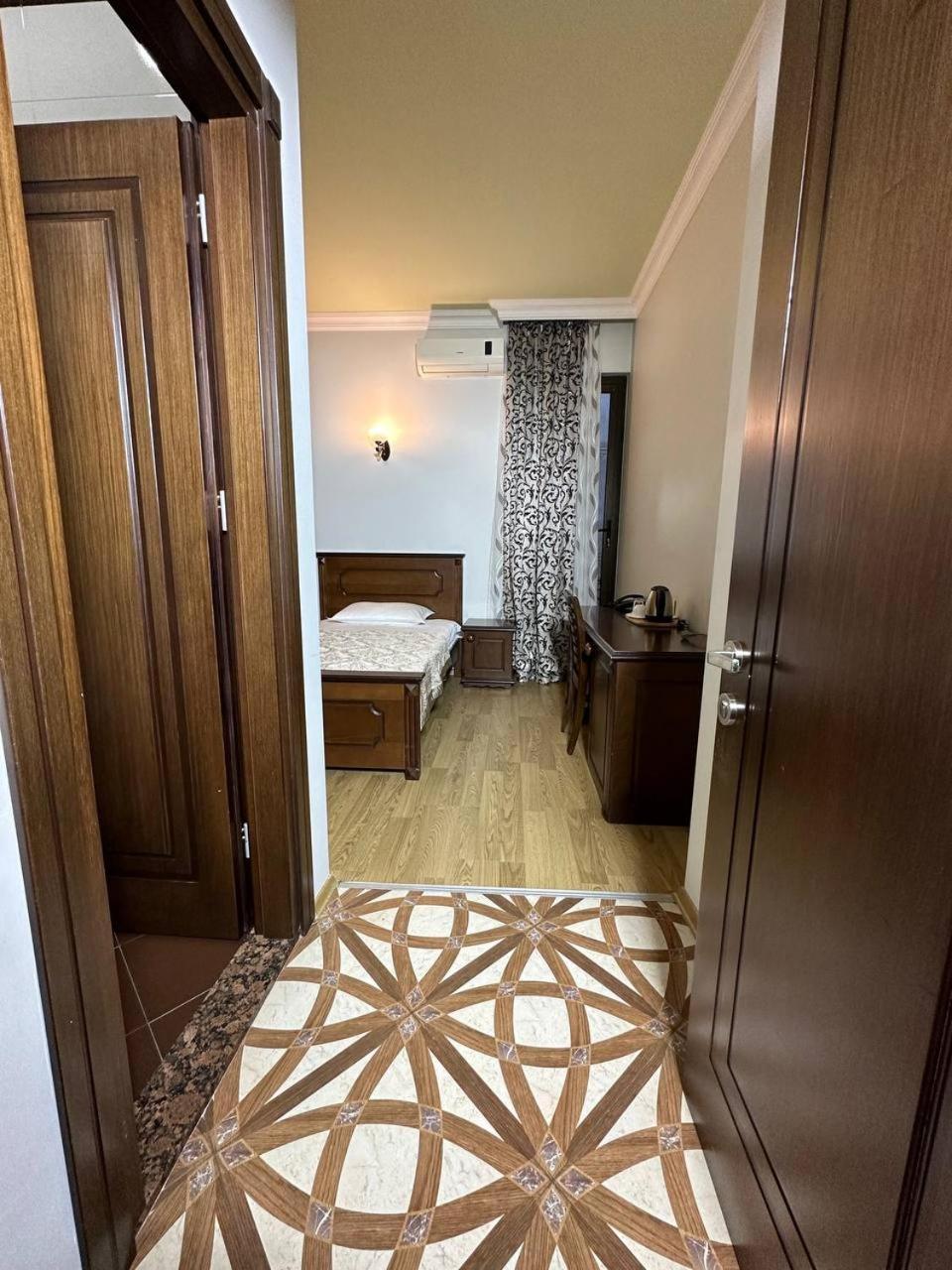 Eiffel Hotel Батумі Номер фото
